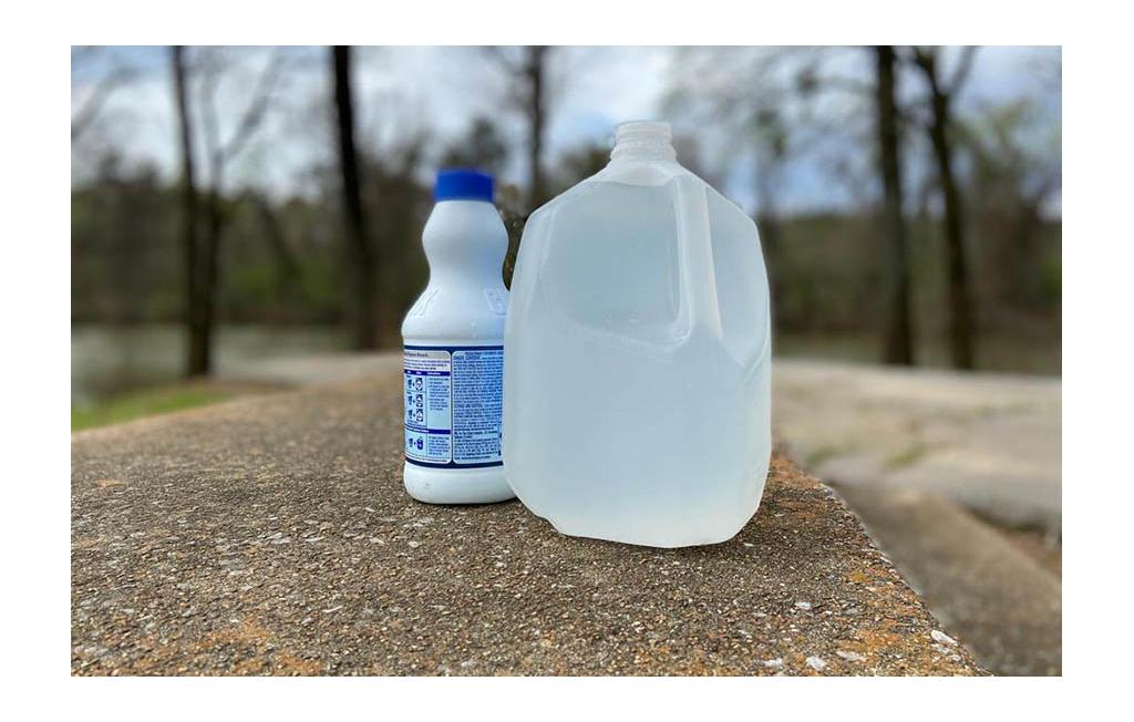 Gallon of water and bottle of chlorine bleach.