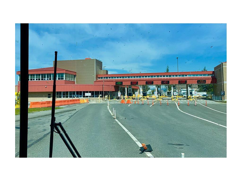 Canada border crossing