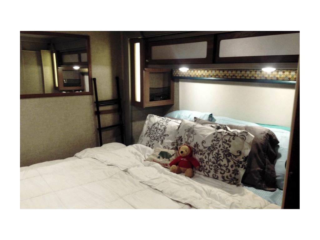 King sized bed in the bedroom.